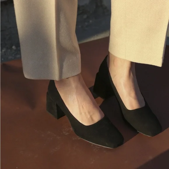 LoQ Villa Pumps - Picture 2 of 8